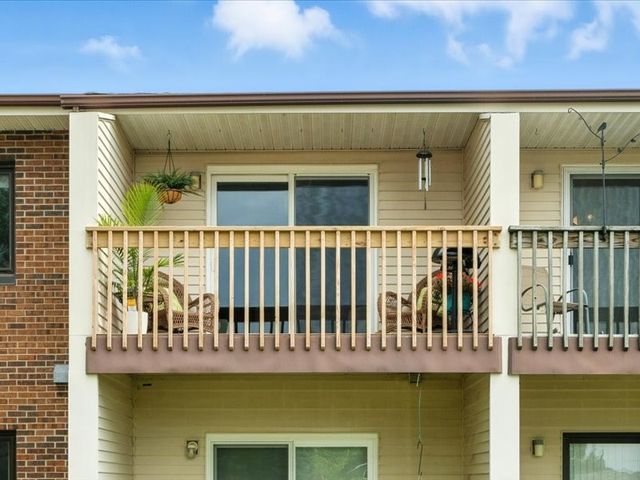 730 S Market Street 24, Solon, IA 52333