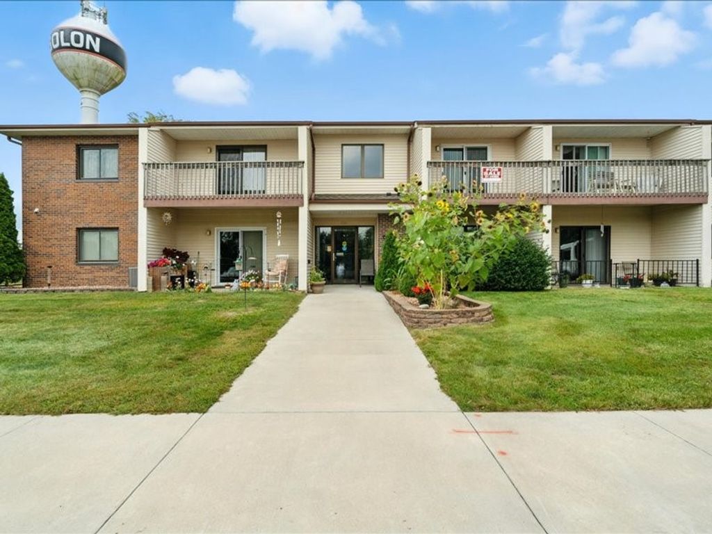 730 S Market Street 24, Solon, IA 52333