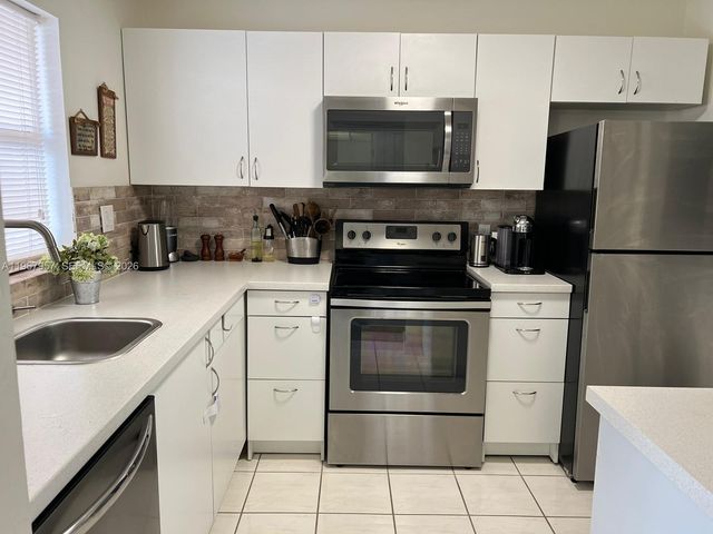 9581 Sunrise Lakes Blvd 208, Sunrise, FL 33322