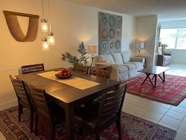 9581 Sunrise Lakes Blvd 208, Sunrise, FL 33322