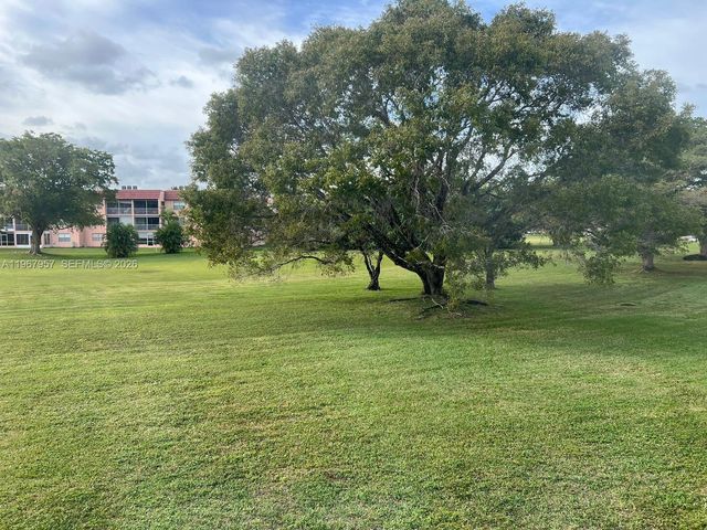 9581 Sunrise Lakes Blvd 208, Sunrise, FL 33322