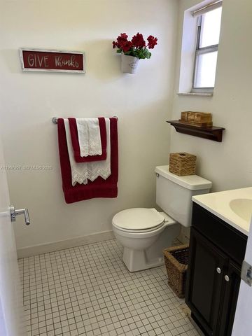 9581 Sunrise Lakes Blvd 208, Sunrise, FL 33322