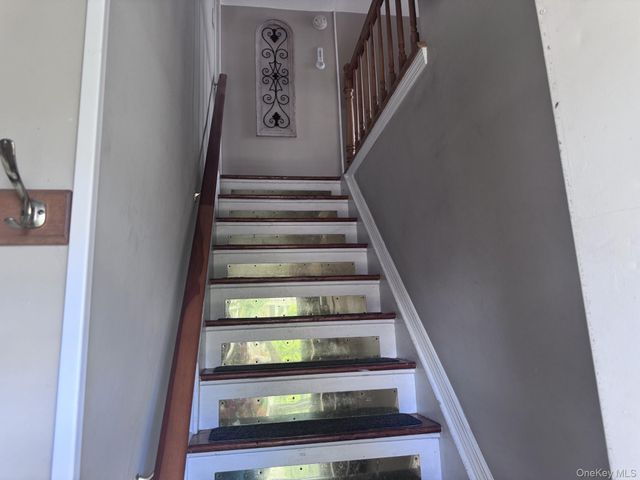 42 Larch Street, Hicksville, NY 11801
