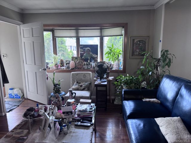 42 Larch Street, Hicksville, NY 11801