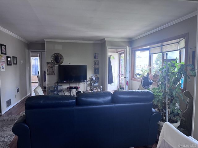 42 Larch Street, Hicksville, NY 11801