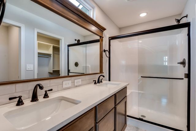 1627 N Wildflower Ct, Andover, KS 67002