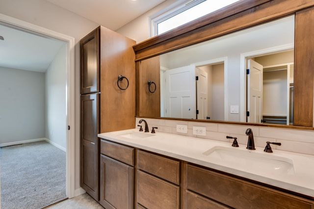 1627 N Wildflower Ct, Andover, KS 67002