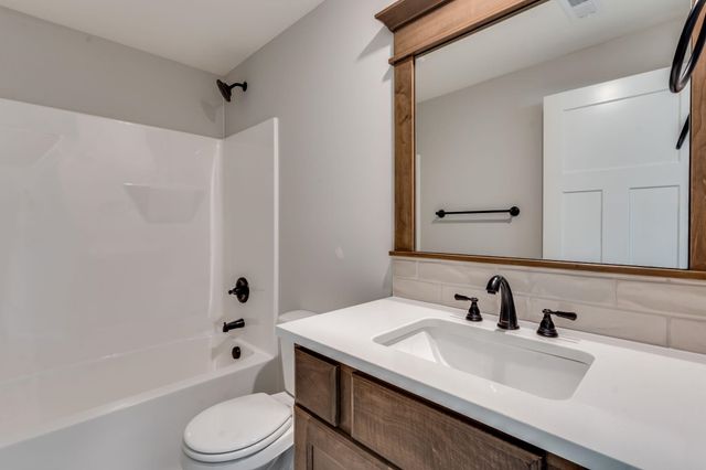 1627 N Wildflower Ct, Andover, KS 67002