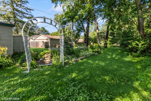 236 S Edgewood Avenue, Lombard, IL 60148