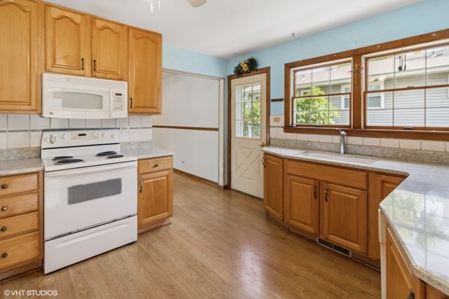 236 S Edgewood Avenue, Lombard, IL 60148
