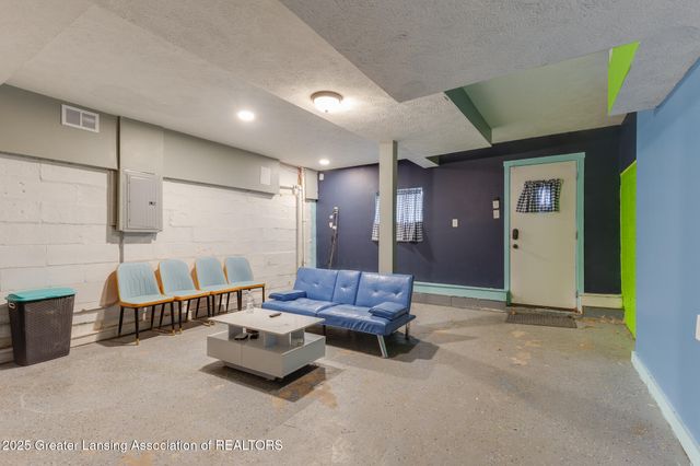 1500 W Saint Joseph Street, Lansing, MI 48915