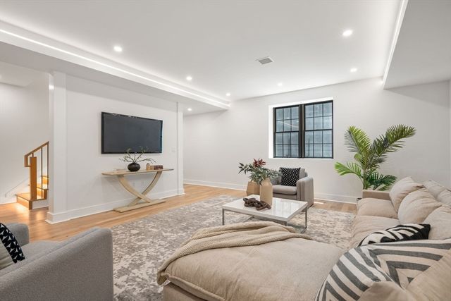 51 Davis Ave, Newton, MA 02465