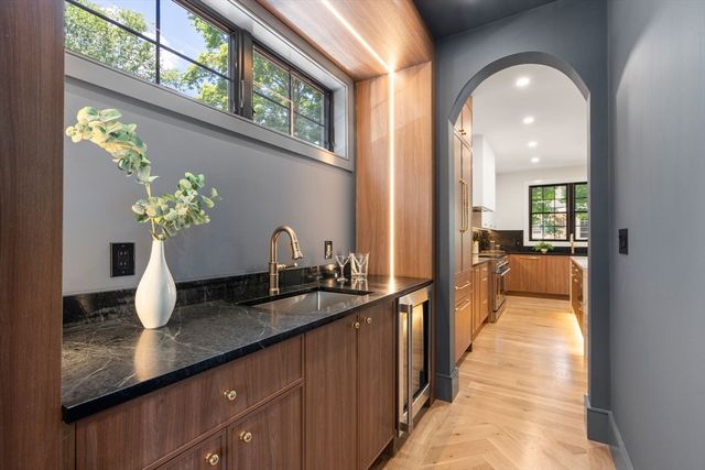 51 Davis Ave, Newton, MA 02465