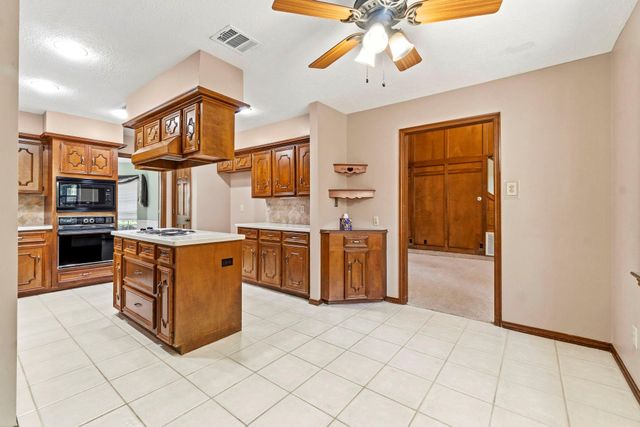 16 Terravale Court, The Woodlands, TX 77381