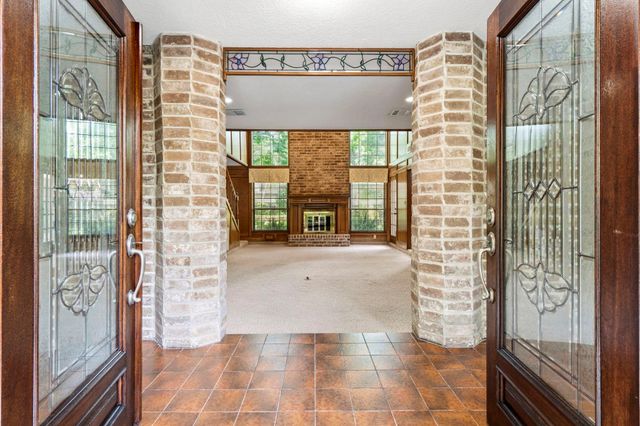 16 Terravale Court, The Woodlands, TX 77381
