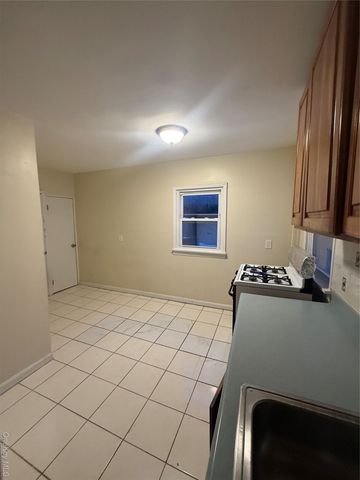 33 Kingston Avenue 1ST Floor, Floral Park, NY 11001