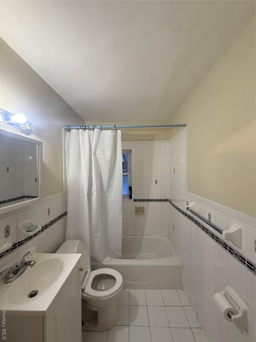 33 Kingston Avenue 1ST Floor, Floral Park, NY 11001