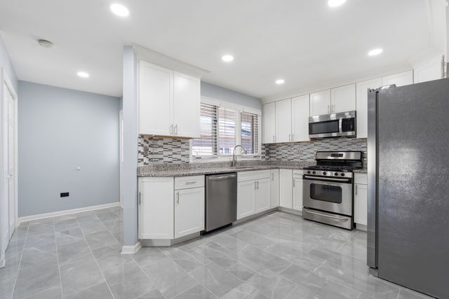8592 Tullamore Drive, Tinley Park, IL 60487