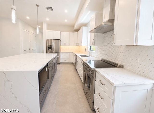 2727 Van Buren AVE, Naples, FL 34112