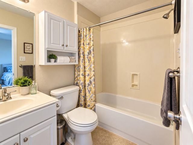1811 Winding Trail Lane, Alvin, TX 77511