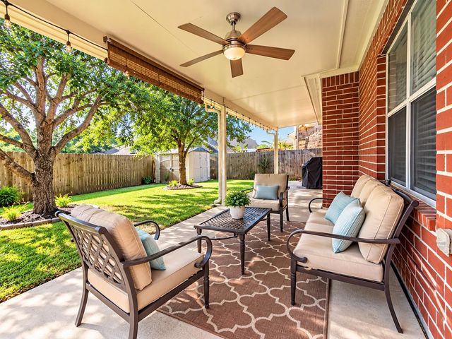 1811 Winding Trail Lane, Alvin, TX 77511