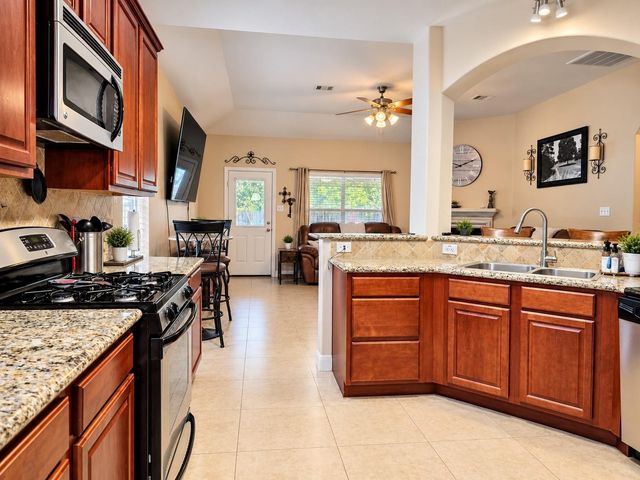 1811 Winding Trail Lane, Alvin, TX 77511