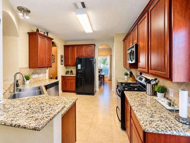 1811 Winding Trail Lane, Alvin, TX 77511