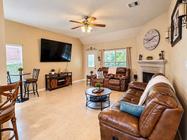1811 Winding Trail Lane, Alvin, TX 77511