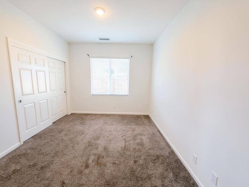 Image 14 of property listing at 509 Sandtrap Lane, Lemoore, CA 93245