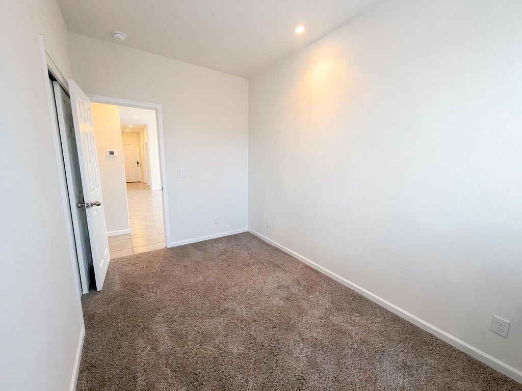 Image 16 of property listing at 509 Sandtrap Lane, Lemoore, CA 93245