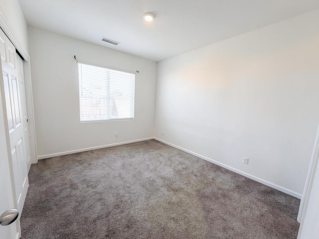 Image 17 of property listing at 509 Sandtrap Lane, Lemoore, CA 93245