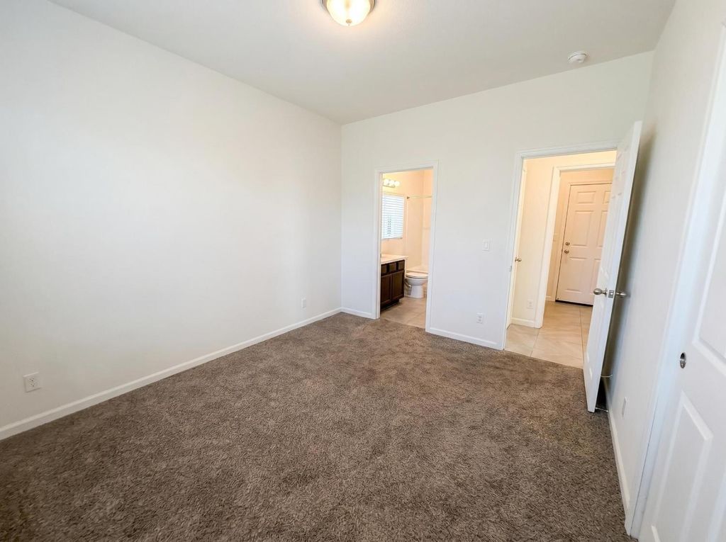 Image 18 of property listing at 509 Sandtrap Lane, Lemoore, CA 93245
