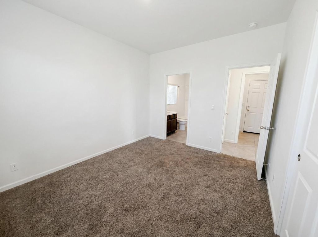 Image 21 of property listing at 509 Sandtrap Lane, Lemoore, CA 93245