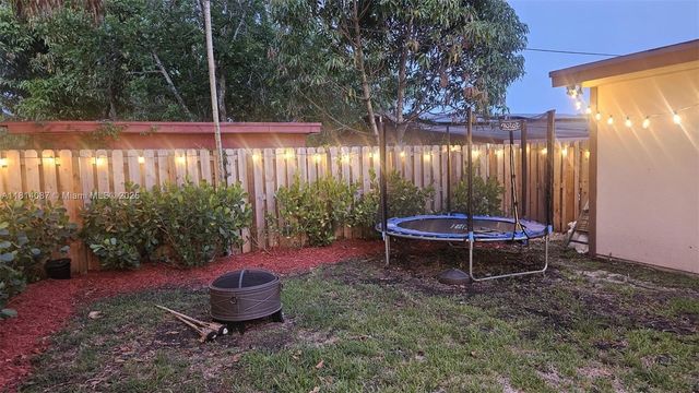 6251 NW 12th Ct, Sunrise, FL 33313