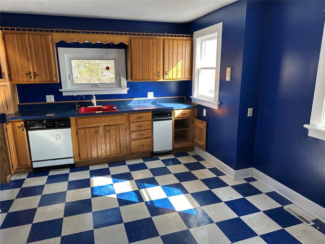 1204 Walker Street, Des Moines, IA 50316