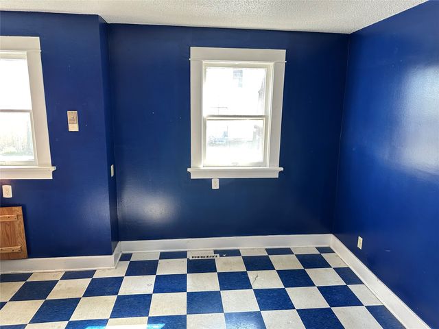 1204 Walker Street, Des Moines, IA 50316