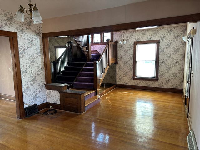 1204 Walker Street, Des Moines, IA 50316