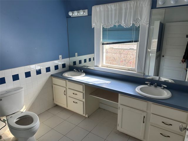 1204 Walker Street, Des Moines, IA 50316