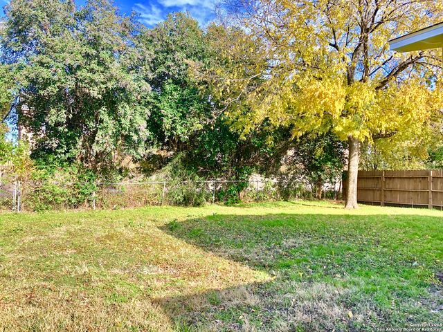210 LADDIE PL, San Antonio, TX 78201