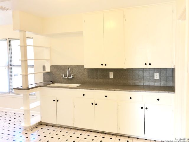 210 LADDIE PL, San Antonio, TX 78201