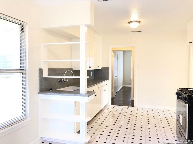 210 LADDIE PL, San Antonio, TX 78201