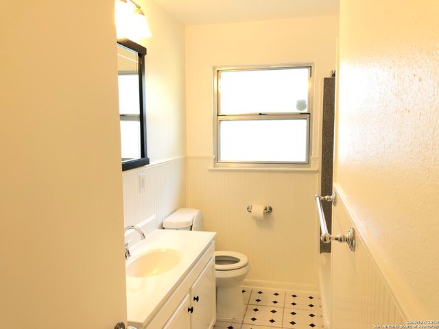 210 LADDIE PL, San Antonio, TX 78201