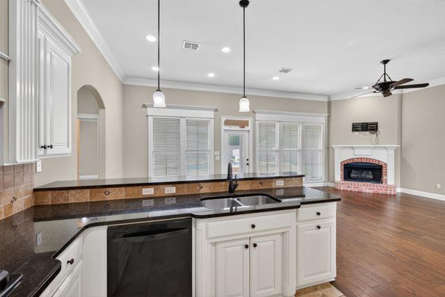 210 Poydras Avenue, Bossier City, LA 71111