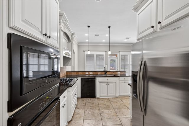 210 Poydras Avenue, Bossier City, LA 71111