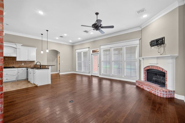 210 Poydras Avenue, Bossier City, LA 71111
