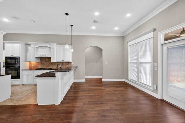 210 Poydras Avenue, Bossier City, LA 71111