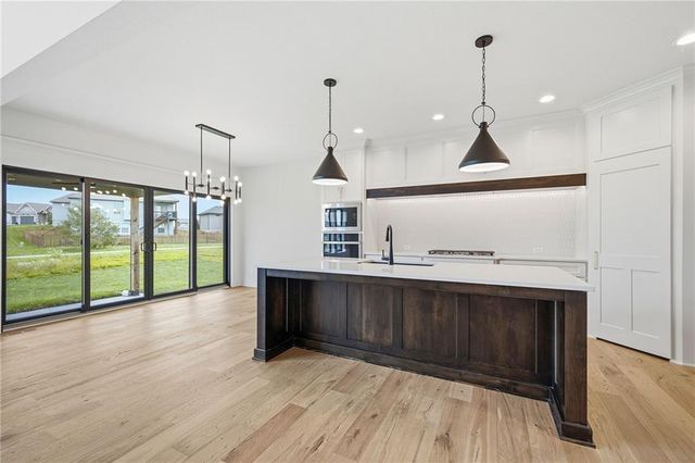 1004 Wilds Parkway, Greenwood, MO 64034