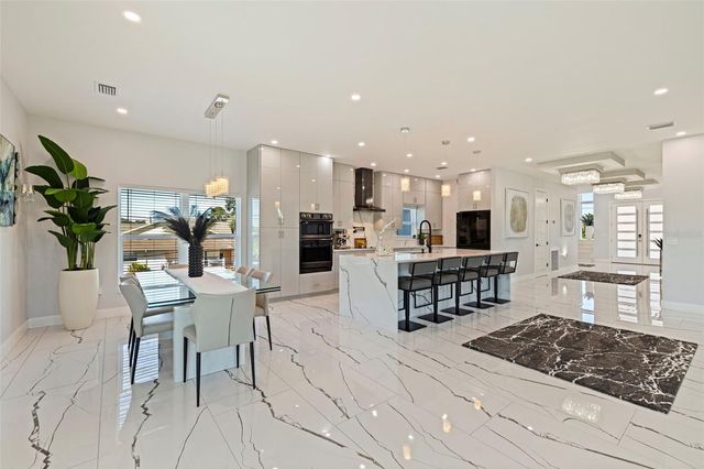 6062 BAYOU GRANDE BOULEVARD NE, St Petersburg, FL 33703