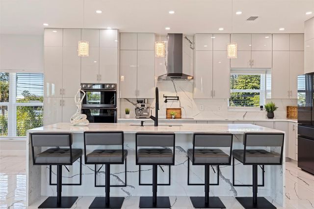 6062 BAYOU GRANDE BOULEVARD NE, St Petersburg, FL 33703