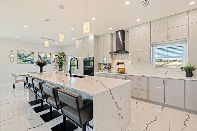 6062 BAYOU GRANDE BOULEVARD NE, St Petersburg, FL 33703